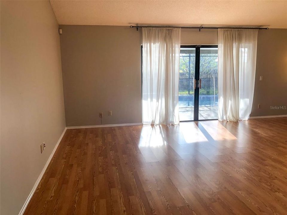 Active With Contract: $350,000 (3 beds, 2 baths, 1413 Square Feet)