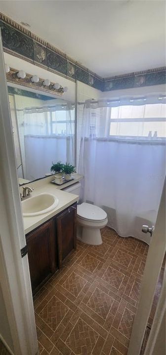 Active With Contract: $350,000 (3 beds, 2 baths, 1413 Square Feet)