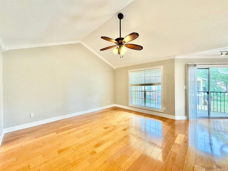 出租: $1,750 (2 贝兹, 2 浴室, 1027 平方英尺)