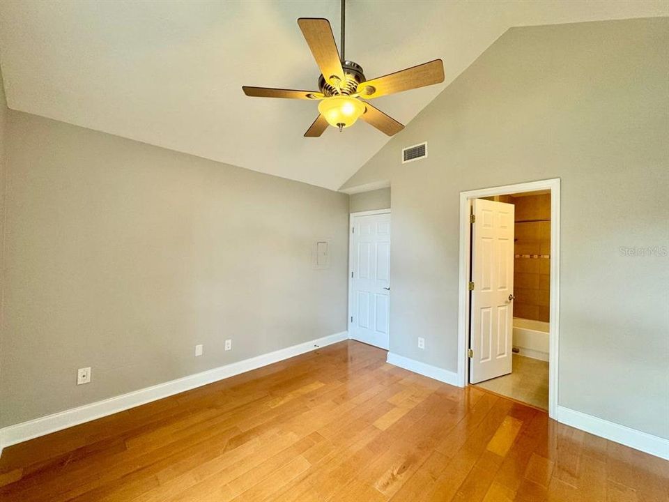 出租: $1,750 (2 贝兹, 2 浴室, 1027 平方英尺)