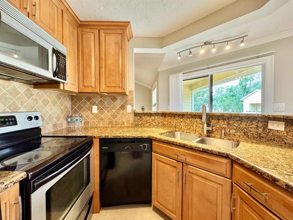 出租: $1,750 (2 贝兹, 2 浴室, 1027 平方英尺)