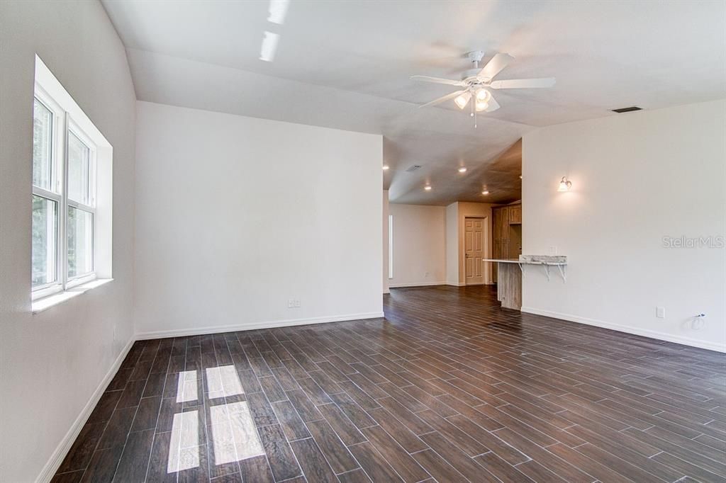 For Rent: $2,200 (2 beds, 2 baths, 1356 Square Feet)