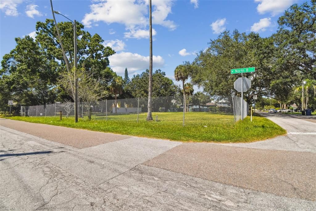 For Sale: $1,150,000 (0.32 acres)