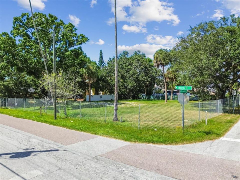 For Sale: $1,150,000 (0.32 acres)
