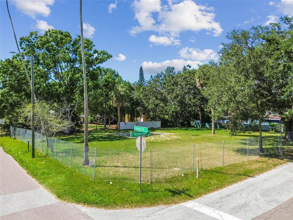 For Sale: $1,150,000 (0.32 acres)