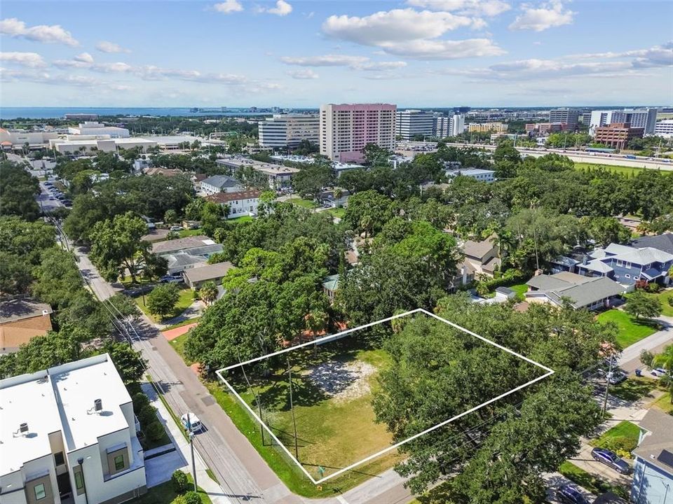For Sale: $1,150,000 (0.32 acres)