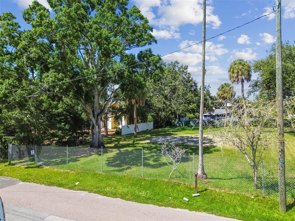 For Sale: $1,150,000 (0.32 acres)