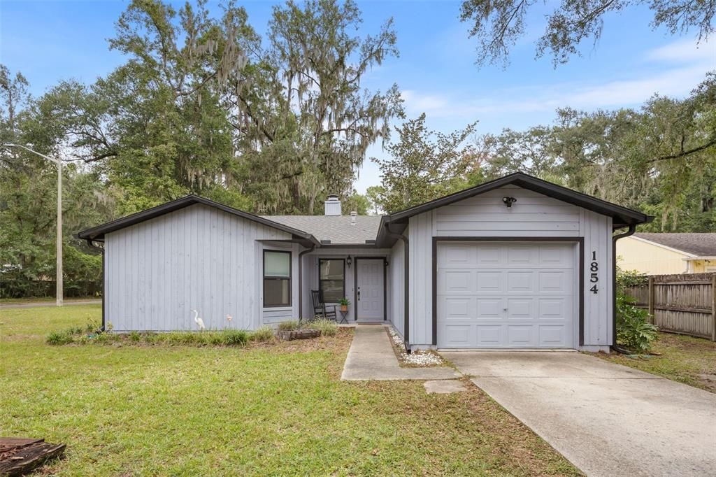 Recently Sold: $285,000 (3 beds, 2 baths, 1196 Square Feet)