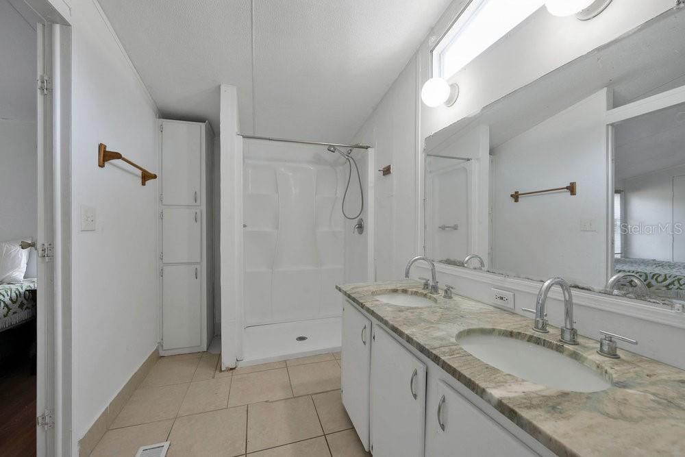 Active With Contract: $169,900 (3 beds, 2 baths, 1216 Square Feet)