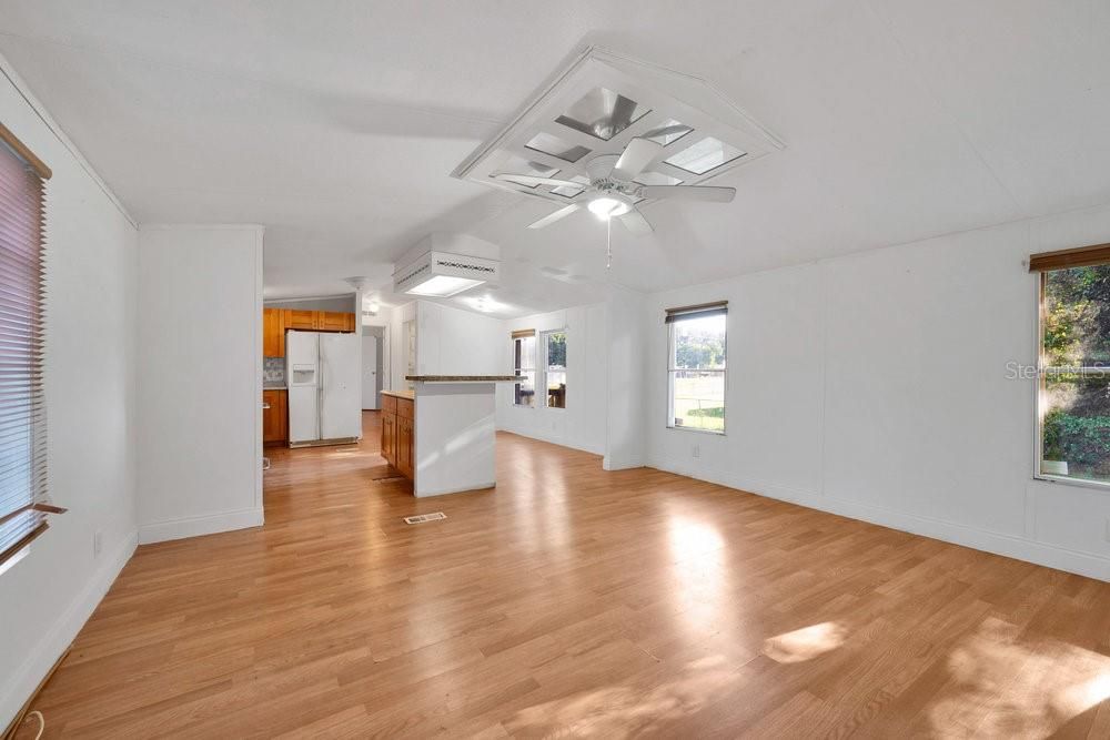 Active With Contract: $169,900 (3 beds, 2 baths, 1216 Square Feet)