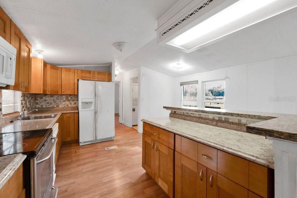 Active With Contract: $169,900 (3 beds, 2 baths, 1216 Square Feet)