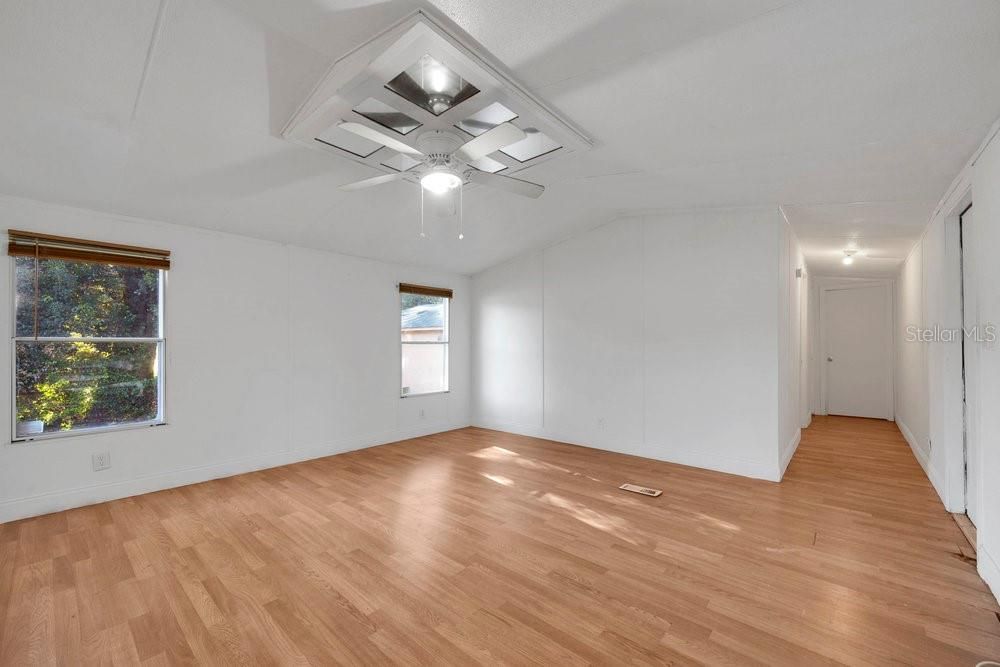 Active With Contract: $169,900 (3 beds, 2 baths, 1216 Square Feet)