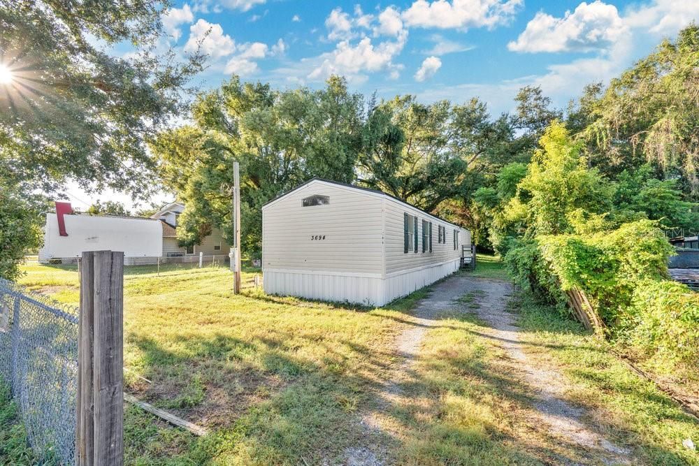 Active With Contract: $169,900 (3 beds, 2 baths, 1216 Square Feet)