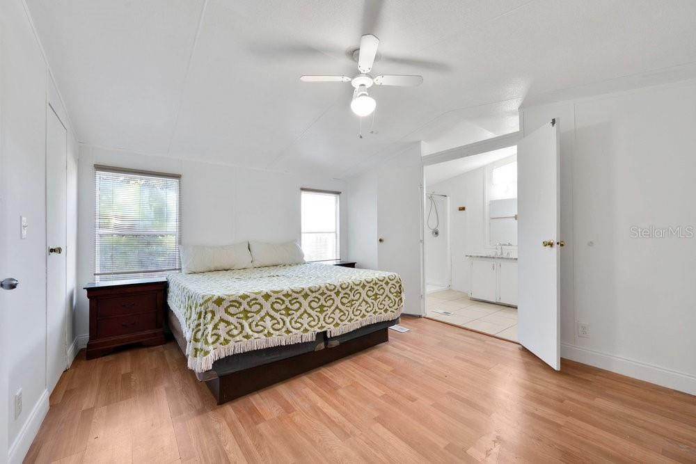 Active With Contract: $169,900 (3 beds, 2 baths, 1216 Square Feet)