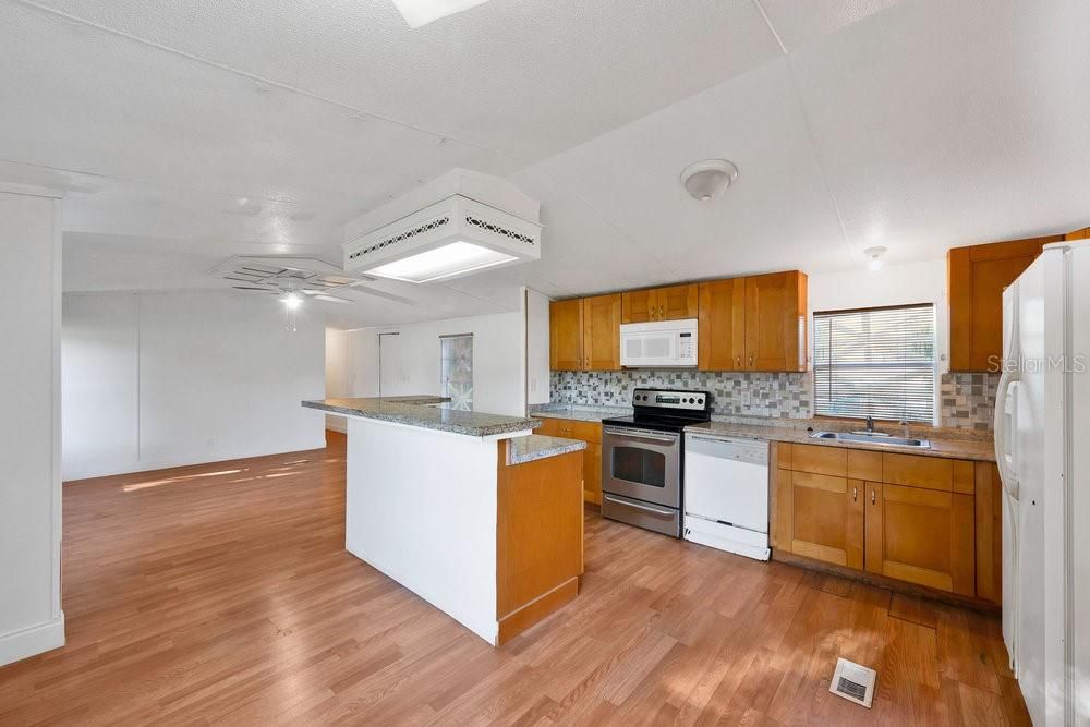 Active With Contract: $169,900 (3 beds, 2 baths, 1216 Square Feet)