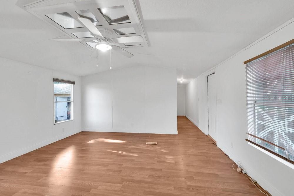 Active With Contract: $169,900 (3 beds, 2 baths, 1216 Square Feet)