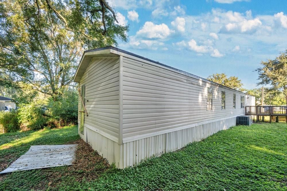 Active With Contract: $169,900 (3 beds, 2 baths, 1216 Square Feet)