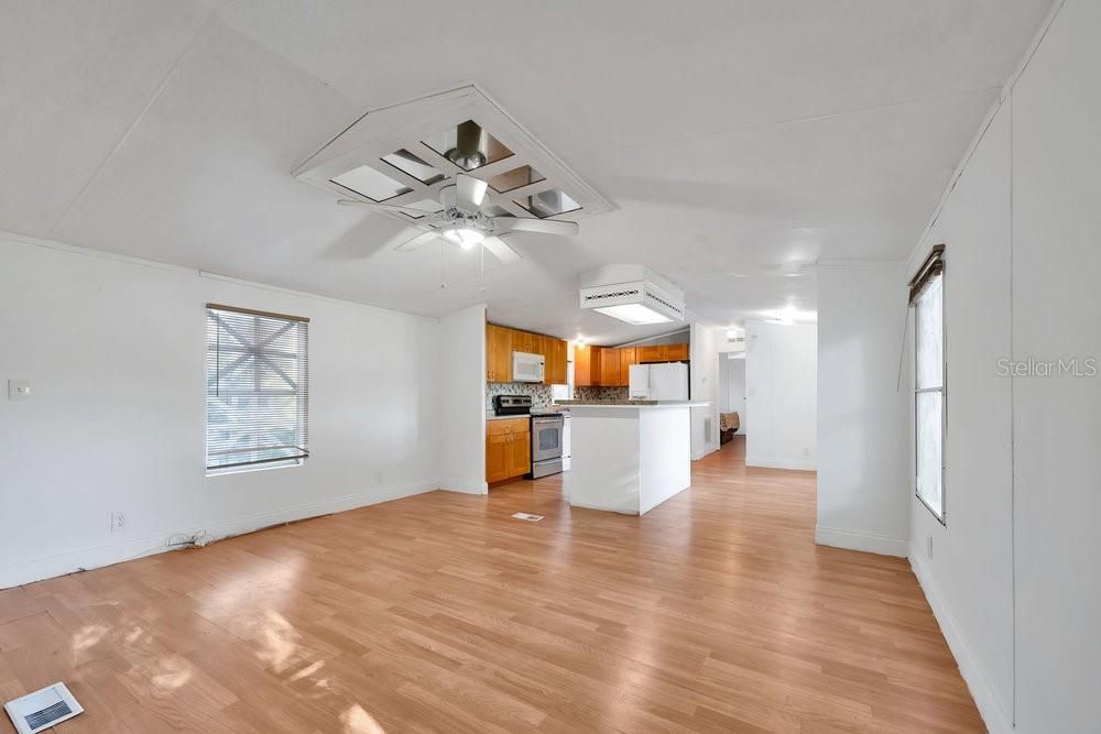 Active With Contract: $169,900 (3 beds, 2 baths, 1216 Square Feet)