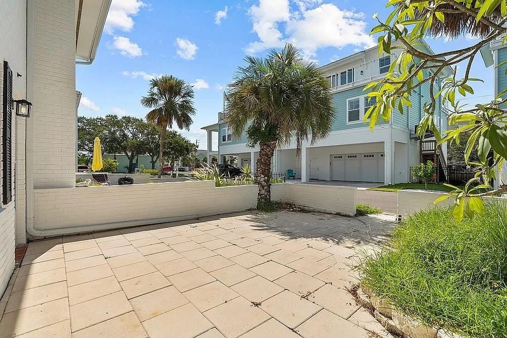 For Sale: $445,000 (2 beds, 2 baths, 1152 Square Feet)