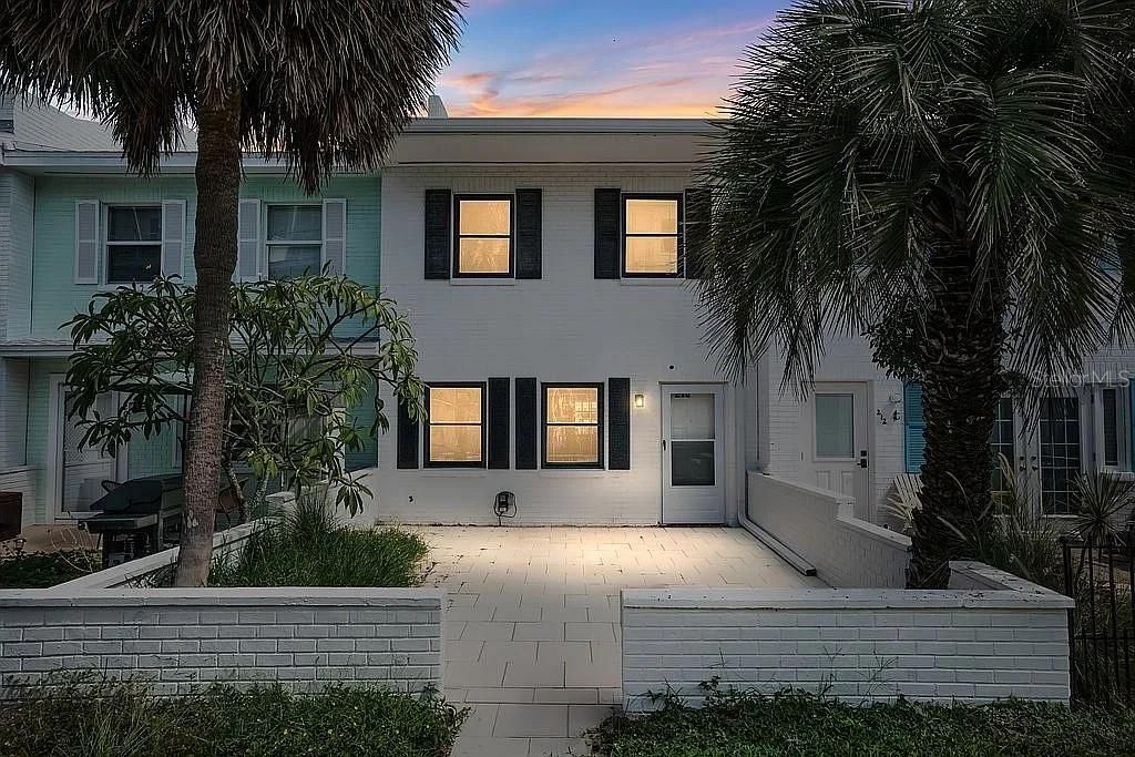 For Sale: $445,000 (2 beds, 2 baths, 1152 Square Feet)