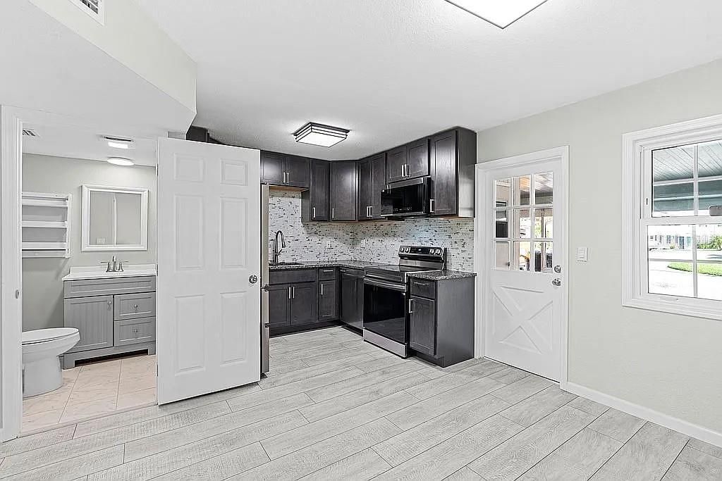 For Sale: $445,000 (2 beds, 2 baths, 1152 Square Feet)