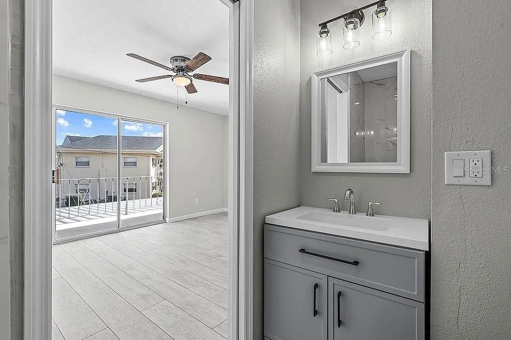 For Sale: $445,000 (2 beds, 2 baths, 1152 Square Feet)