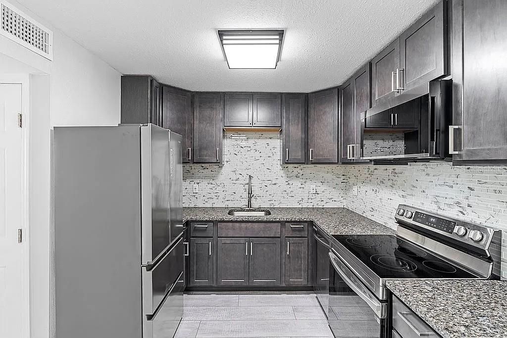 For Sale: $445,000 (2 beds, 2 baths, 1152 Square Feet)
