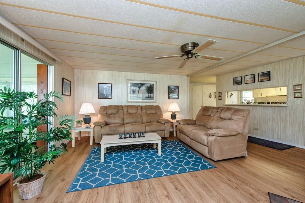 Activo con contrato: $165,000 (2 camas, 2 baños, 1120 Pies cuadrados)