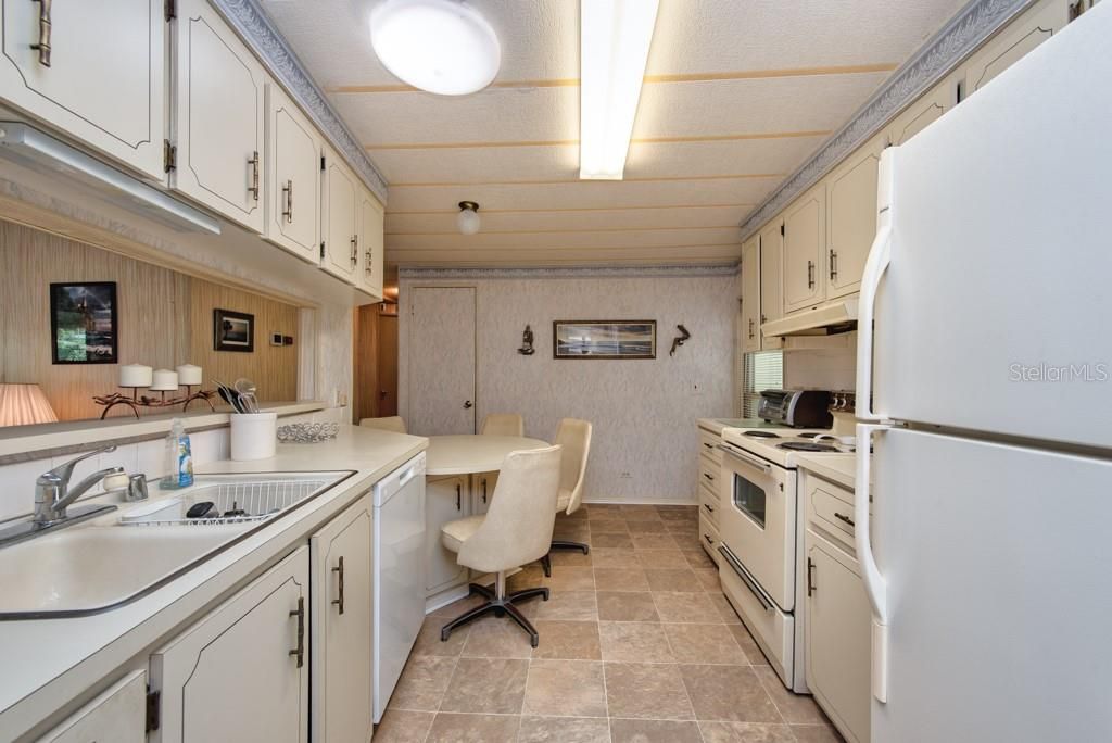 Activo con contrato: $165,000 (2 camas, 2 baños, 1120 Pies cuadrados)