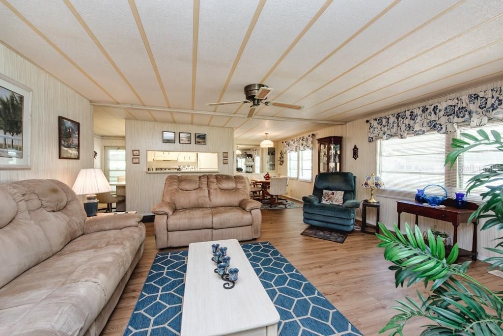 Activo con contrato: $165,000 (2 camas, 2 baños, 1120 Pies cuadrados)