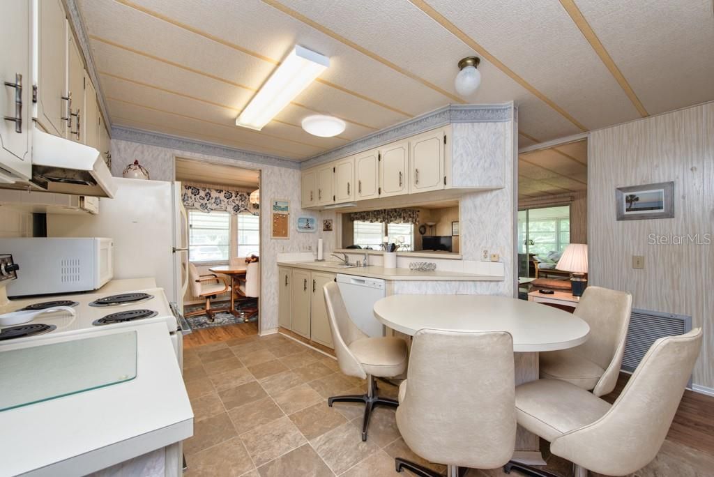 Activo con contrato: $165,000 (2 camas, 2 baños, 1120 Pies cuadrados)