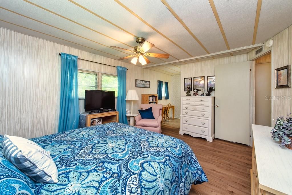 Activo con contrato: $165,000 (2 camas, 2 baños, 1120 Pies cuadrados)