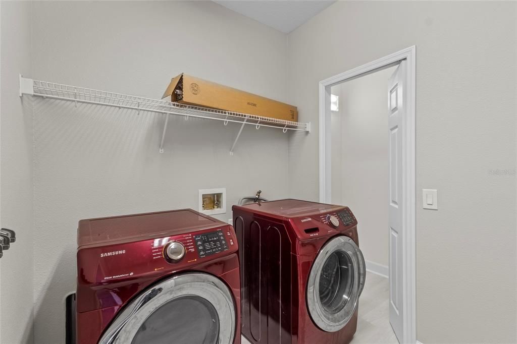 For Sale: $935,000 (5 beds, 4 baths, 3934 Square Feet)