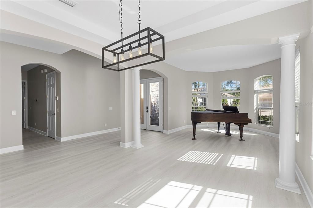 For Sale: $935,000 (5 beds, 4 baths, 3934 Square Feet)