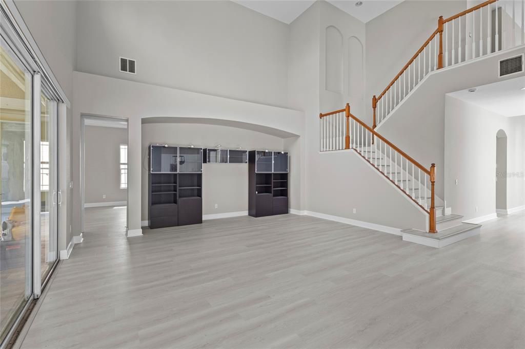 For Sale: $935,000 (5 beds, 4 baths, 3934 Square Feet)