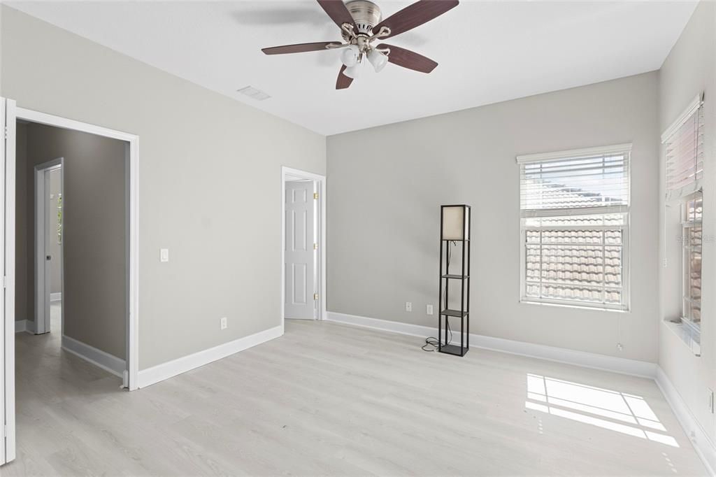 For Sale: $935,000 (5 beds, 4 baths, 3934 Square Feet)