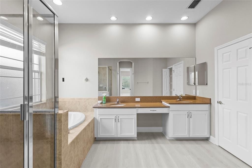 For Sale: $935,000 (5 beds, 4 baths, 3934 Square Feet)