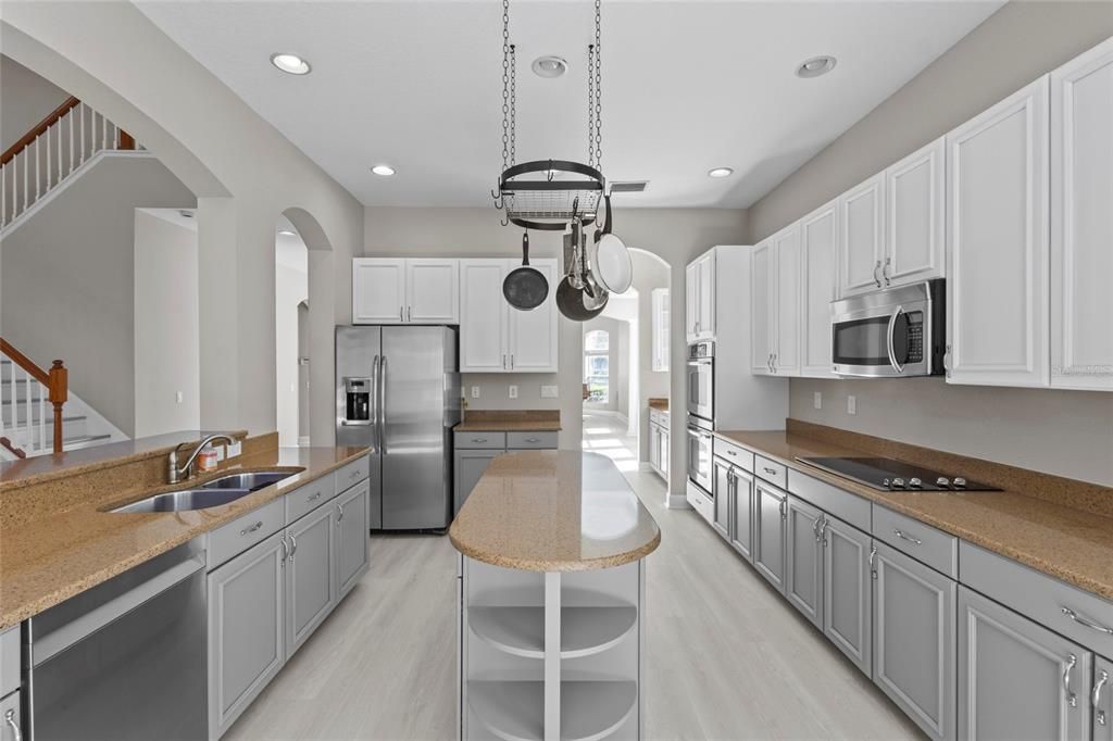 For Sale: $935,000 (5 beds, 4 baths, 3934 Square Feet)