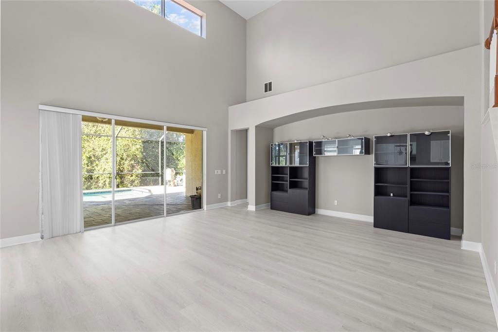 For Sale: $935,000 (5 beds, 4 baths, 3934 Square Feet)