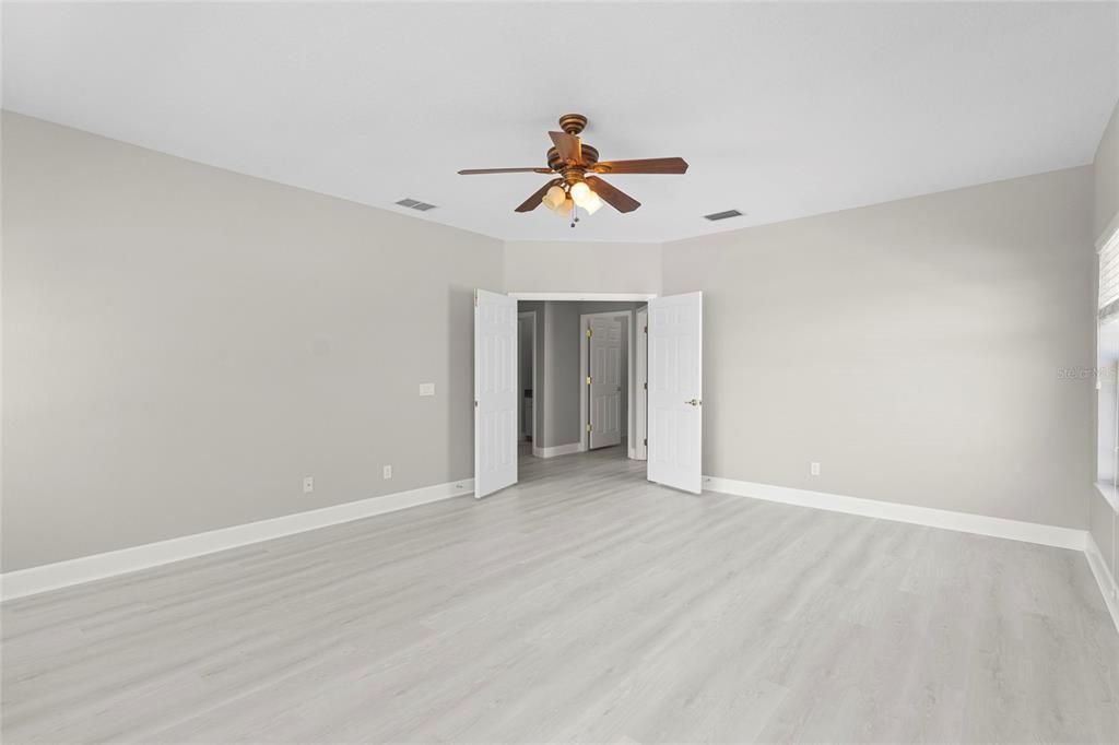 For Sale: $935,000 (5 beds, 4 baths, 3934 Square Feet)