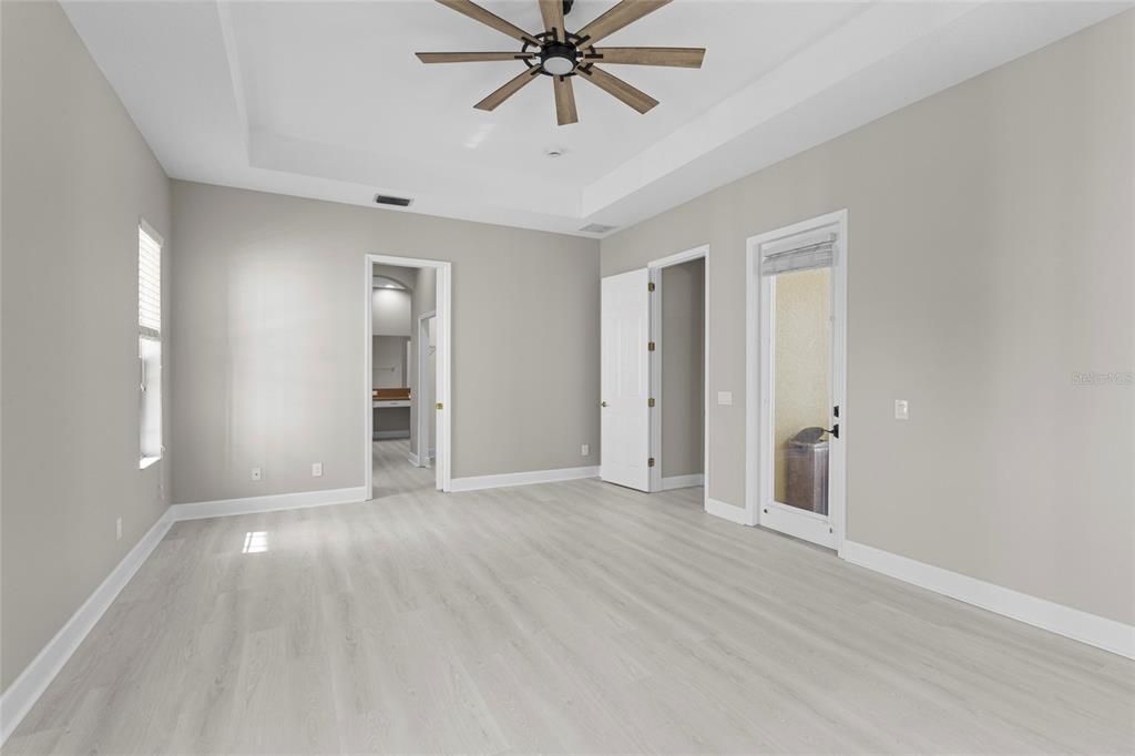 For Sale: $935,000 (5 beds, 4 baths, 3934 Square Feet)