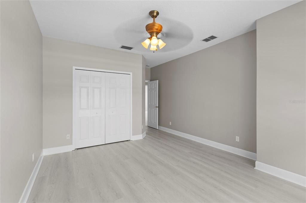 For Sale: $935,000 (5 beds, 4 baths, 3934 Square Feet)