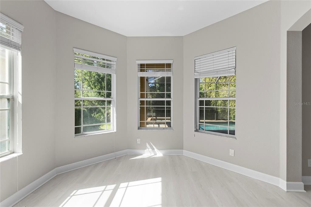 For Sale: $935,000 (5 beds, 4 baths, 3934 Square Feet)