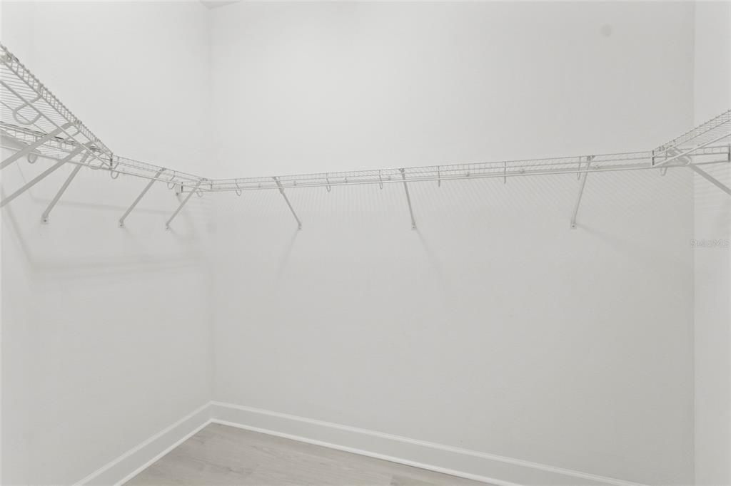 For Sale: $935,000 (5 beds, 4 baths, 3934 Square Feet)