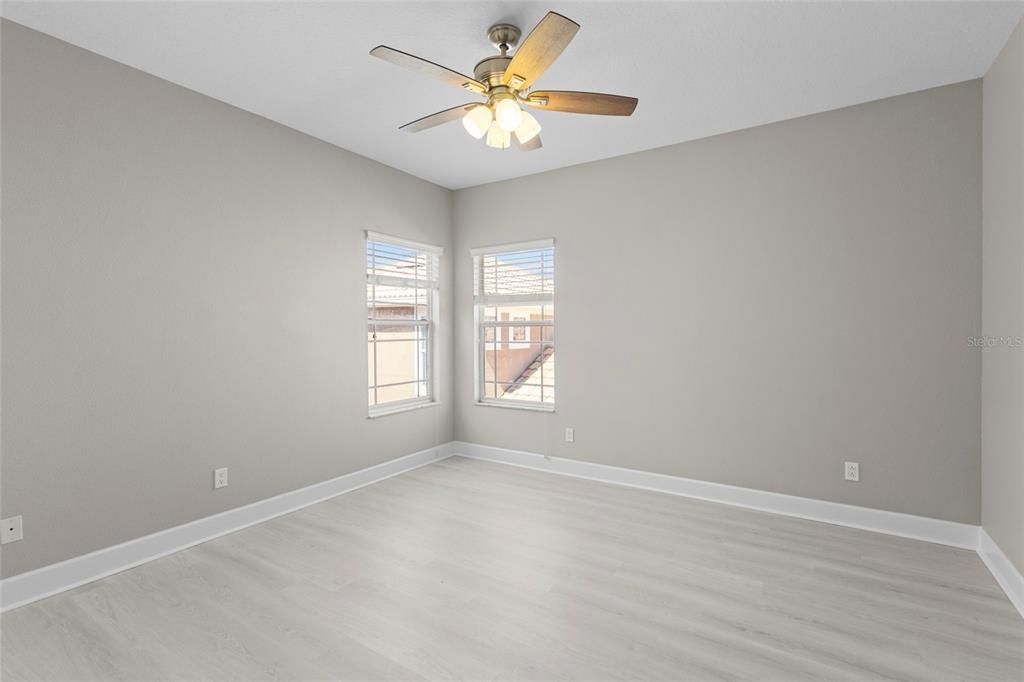 For Sale: $935,000 (5 beds, 4 baths, 3934 Square Feet)