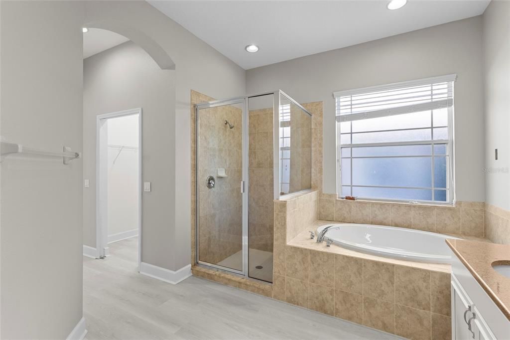 For Sale: $935,000 (5 beds, 4 baths, 3934 Square Feet)