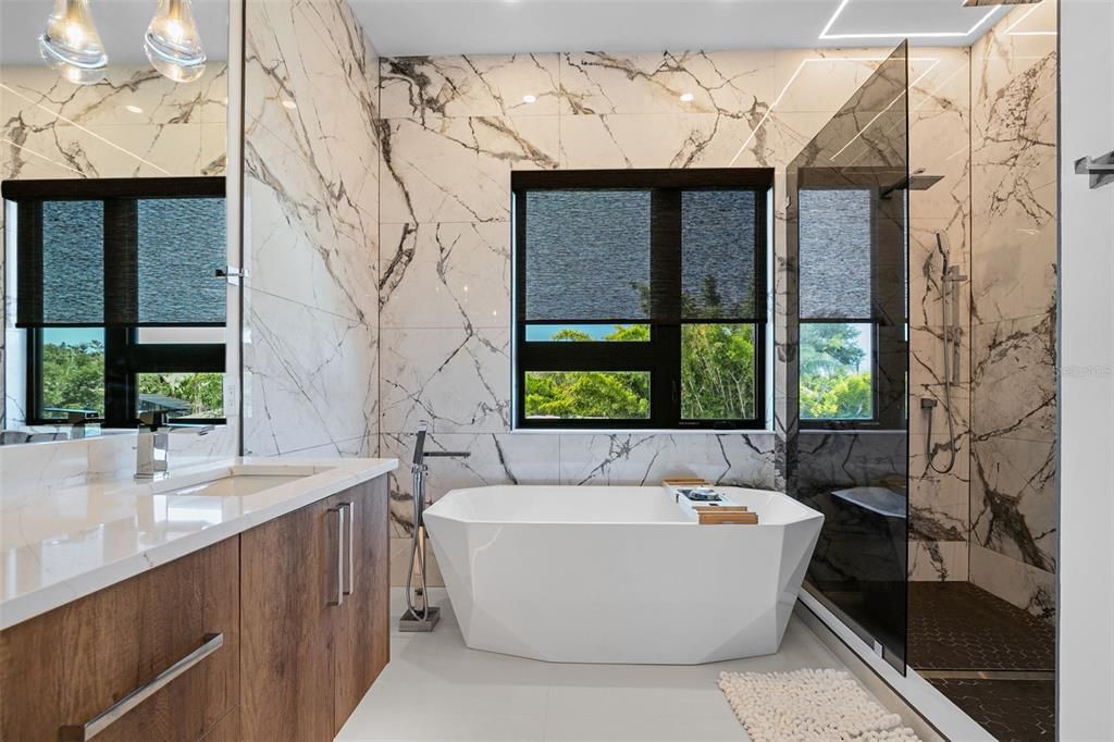 For Sale: $2,295,000 (5 beds, 5 baths, 3651 Square Feet)