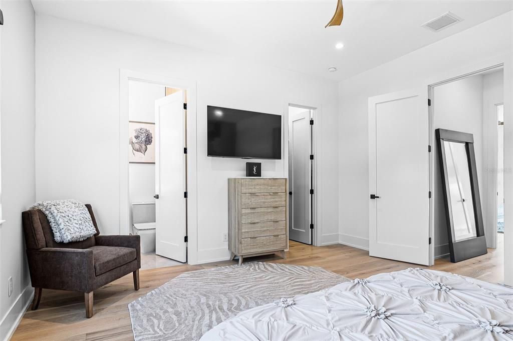 For Sale: $2,295,000 (5 beds, 5 baths, 3651 Square Feet)