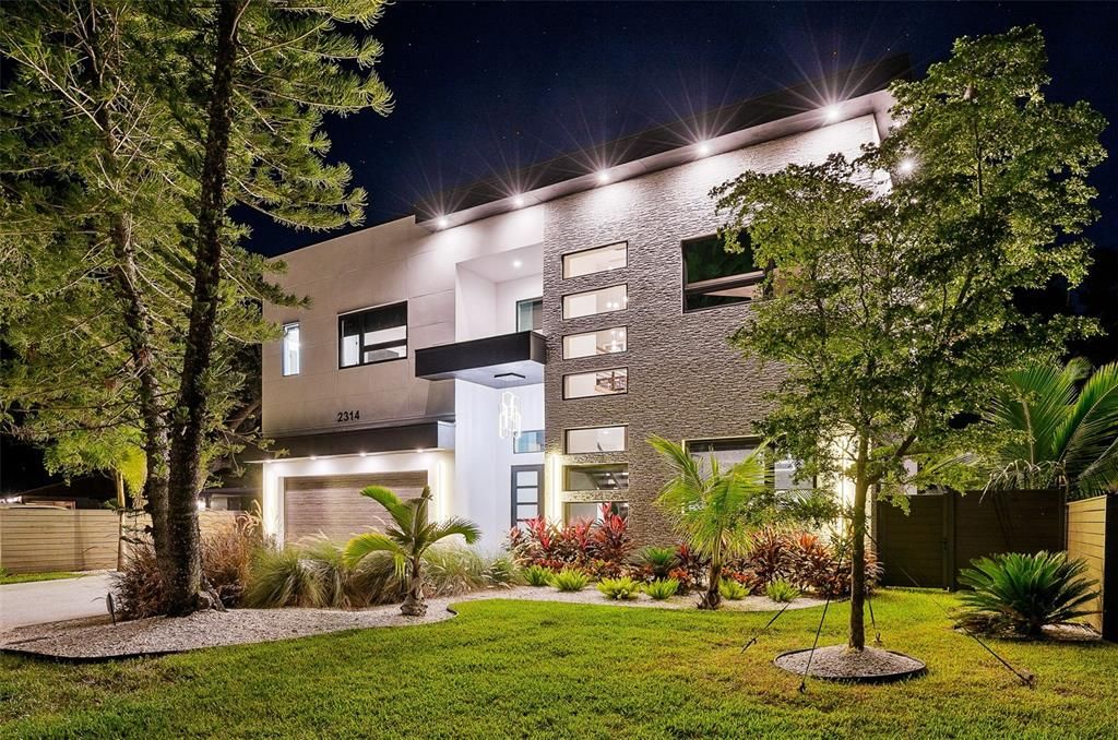 For Sale: $2,295,000 (5 beds, 5 baths, 3651 Square Feet)