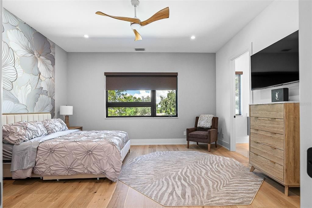 For Sale: $2,295,000 (5 beds, 5 baths, 3651 Square Feet)